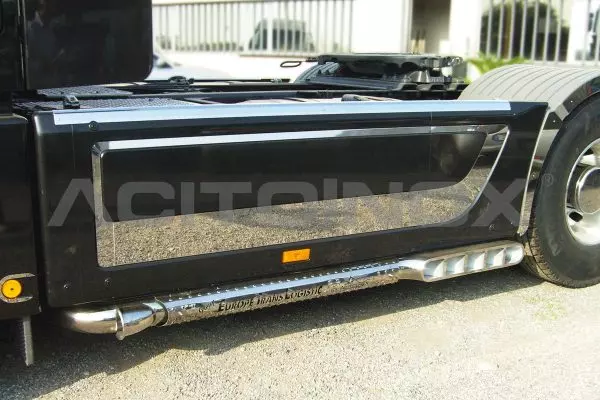 PERFIL SUPERIOR CARENADO LATERAL EN ACERO INOXIDABLE