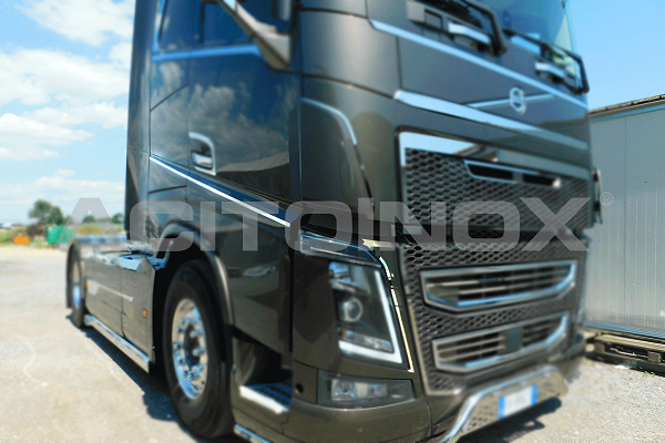 Perfil faro y puerta acero inoxidable Volvo Fh 4