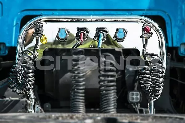 Porta mangueras en acero inoxidable Volvo FH4