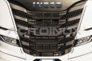 APLICACION CALANDRA COMPLETA COLOR IVECO S-WAY